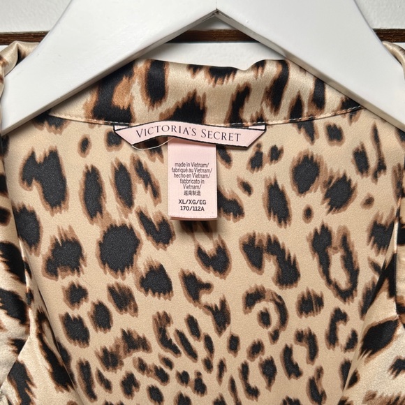 Victoria's Secret Leopard/Cheetah Long Sleeve Night Gown - Picture 2 of 8